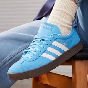 Adidas Light Blue Sneakers with White Accents vl court 2.0 size 8.5 Men